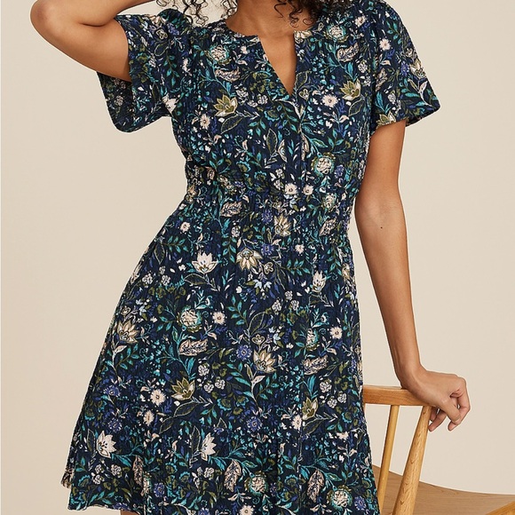 Floral V-Neck Dress - Picture 3 of 9